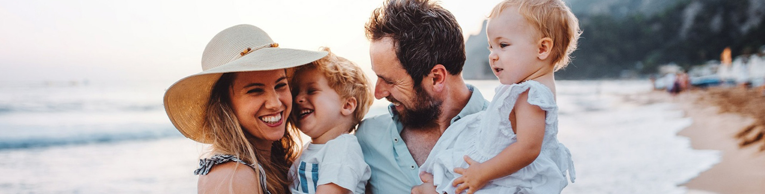 Младо семејство на одмор, одмор.