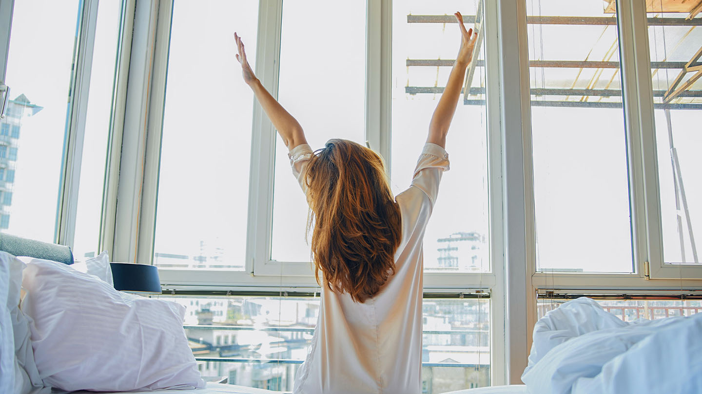 Будење покрај прозорец; одморот е клучен за закрепнување од болест.